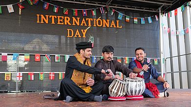 Mit Tanz uns Musik stellten die verschiedenen Nationen ihre Kulturen vor