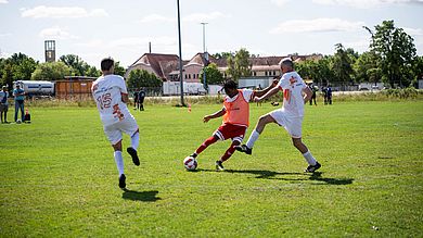 Bei der 47. Fußballmeisterschaft der bayerischen Hochschulen maßen sich elf Hochschulen auf sportlicher Ebene