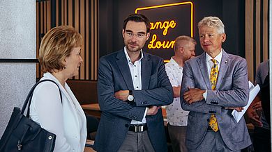 Zuletzt wurde mit den Mitteln aus der Fraktionsinitative auch die Schaffung einer neuen Cafeteria, der Orange Lounge, ermöglicht