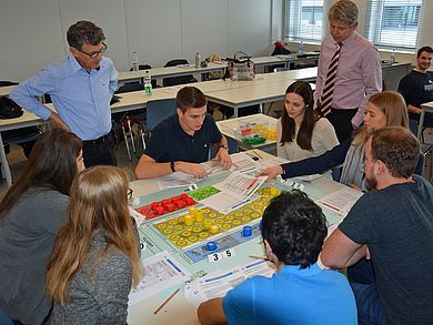 Das Planspiel SEED vermittelt Verständnis für Geld- und Warenflüsse im Unternehmen.