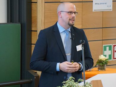 Anästhesist Dr. Florian Neuhierl, Kliniken Nordoberpfalz AG, sprach über die Intensivstation der Zukunft.