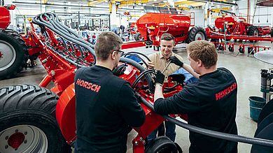 Die Studierenden können durch HORSCH als neuen Innovativen LernOrt nicht nur theoretisches Wissen direkt in der Praxis anwenden, sondern bekommen auch Einblicke in das Unternehmen.