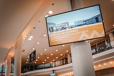 Die Absolventenverabschiedung der Weiden Business School fand dieses Jahr zum zweiten Mal in der Max-Reger-Halle statt