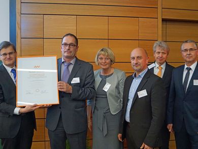 Vizepräsident Prof. Dr. Alfred Höß, Hubert Schug (Julius LIPPERT GmbH & Co. KG), Präsidentin Prof. Dr. Andrea Klug, Hans -Jürgen Kurz (Julius LIPPERT GmbH & Co. KG), Prof. Dr. Clemens Bulitta (Pate) und Alois Voit (Julius LIPPERT GmbH & Co. KG) 