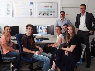 Studiengruppe des Studienganges Medizintechnik mit Prof. Dr. Jean-Francois Coulon und Prof. Dr. Franz Magerl (© Franz Magerl)