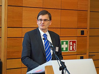 Prof. Dr. Alfred Höß, Vizepräsident der OTH Amberg-Weiden, ist Betreuer des PartnerCircles.  