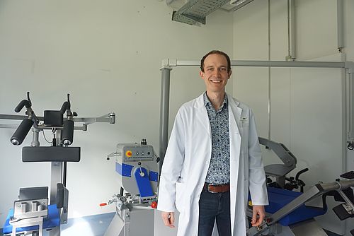 Prof. Dr. Christian Schmidkonz hat einen neuen Krankheitsmechanismus bei rheumatoider Arthritis entdeckt