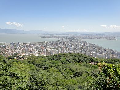 Aussicht ueber Florianopolis, mit Bruecke zum Festland