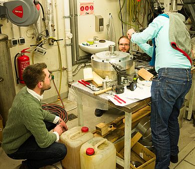 Das tschechisch-bayerische Team bei der Arbeit