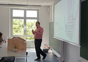 Gastredner Markus Zierhut, Leiter des Bereiches Web-Development and Operations der Re-In Retail International GmbH in Nürnberg