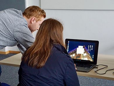 Die Fakultät Betriebswirtschaft in Weiden zeigte den BesucherInnen, wie Eye-Tracking funktioniert.