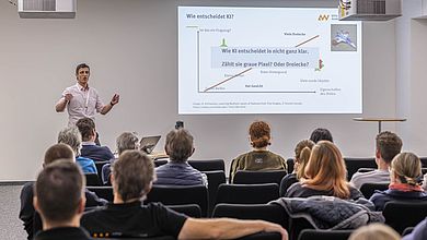 Prof. Levi bei seinem Vortrag