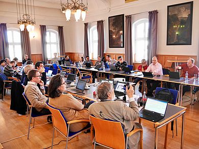 Das Core-Team des AutoDrive-Projekts im Senatssaal der OTH Amberg-Weiden