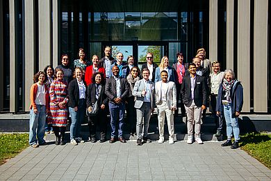 Gruppenfoto auf dem Campus Weiden