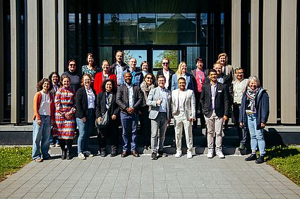 Gruppenfoto auf dem Campus Weiden