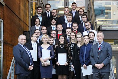 Absolventinnen und Absolventen der Studiengänge Erneuerbare Energien, Umwelttechnik und Umwelttechnologie (Master)