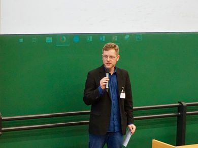 Dr. Bastian Vergnon moderierte die Veranstaltung.