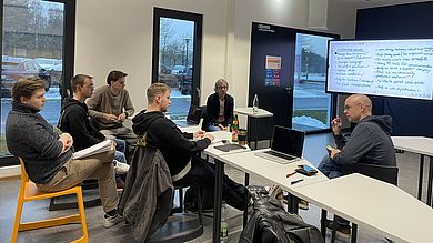 Auch der tschechische Gastprofessor Tomas Chochole besuchte die Hochschule für einen Kurs von Matthias Lederer