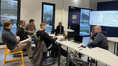 Auch der tschechische Gastprofessor Tomas Chochole besuchte die Hochschule für einen Kurs von Matthias Lederer