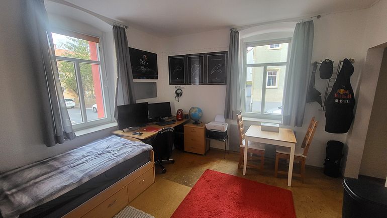 Wohn- und Schlafzimmer 1