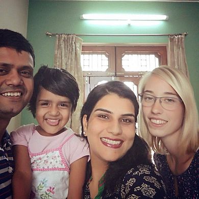 Sandra und die Familie eines Arbeitskollegen