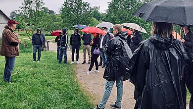 Gruppe im Geschicktspark