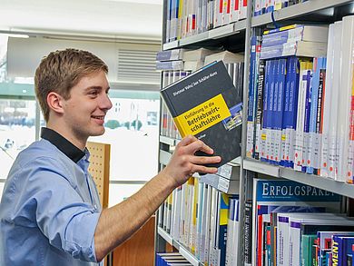 Neben ingenieursspezifischen Wissen profitieren Studierende zusätzlich von betriebswirtschaftlichen Inhalten.