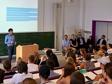 Erfolgsgeschichten zum Nachmachen: Alumni geben Tipps zu Studium und Karriere.