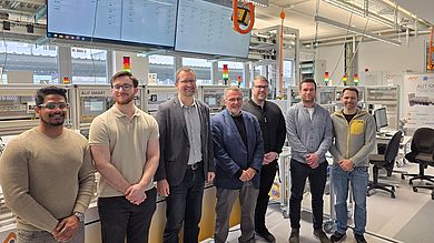Gruppenfoto in der digitalen Modellfabrik