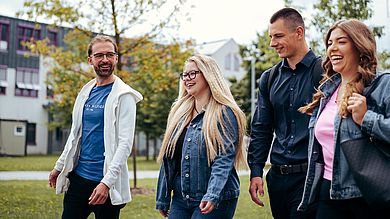 Die Ergebnisse der Bayerischen Absolventenstudie 2024 sind da und zeigen: Die Mehrheit der Absolventinnen und Absolventen der OTH Amberg-Weiden sind zufrieden mit ihrem Studium.