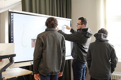 In der Learning Hall kann gemeinsam gelernt und an Projekten gearbeitet werden