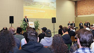 Begrüßungsrede des Präsidenten in der Turnhalle