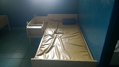 Bett für Wöcherin und ihr Neugeborenes