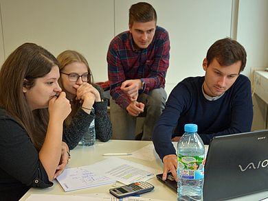 Auch Team 3 tüftelt an der richtigen Strategie.