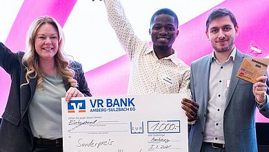 Mit der App VulnaCurae durften sich eine Ausgründung aus der OTH Amberg-Weiden über den Sonderpreis beim ersten Amberger Gründerwettbewerb freuen