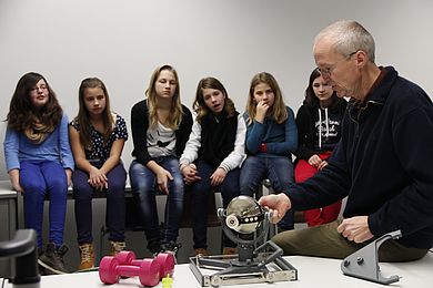 Ein Mädchen-Zukunftstag im Rahmen des Mentoringprogramms „marie“ fand an der HAW für Schülerinnen der Schönwerth-Realschule Amberg statt, ein Kooperationspartner der Hochschule. Der Tag wurde für rund 60 Schülerinnen aus den 6. Klassen der Schö