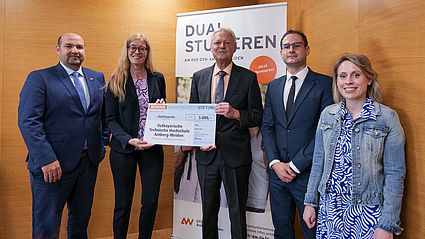 Auch dieses Jahr unterstützt die Manfred-Roth-Stiftung das duale Studium an der OTH Amberg-Weiden wieder mit einer Spende 