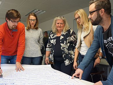 Dr. Gabriele Murry (3. von rechts) mit berufsbegleitend Studierenden   