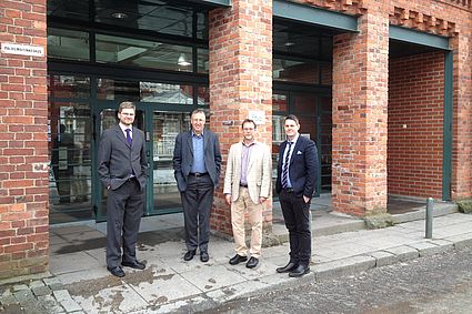 Prof. Ronnie Sundsten, Prof. Dr. Burkhard Berninger, Prof. Frank Späte und Tony Pellfolk, Dekan der Fakultät „Electrical Engineering“, Novia Universität