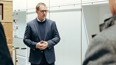 Prof. Dr. Christian Schieder durfte sich über eine Förderung seiner Forschung in Höhe von 7.500 Euro freuen