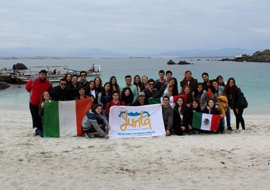 Gruppenfoto auf der Isla Damas am Strand