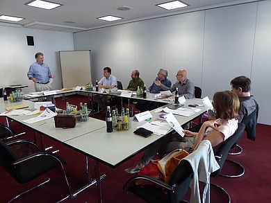 Dr. Patrick Labriola (links vorne) mit den Dozentinnen und Dozenten der OTH Amberg-Weiden