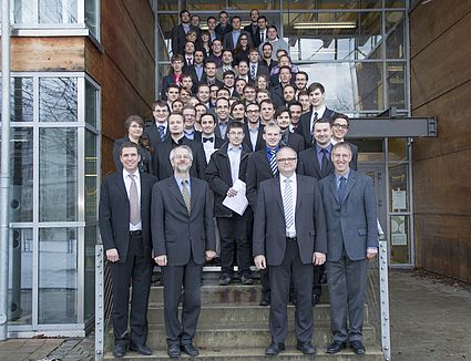 Die Fakultät Maschinenbau/Umwelttechnik überreichte am 06.Dezember 2013 den Absolventinnen und Absolventen des Wintersemesters 2013/14 ihre Bachelor-, Diplom- oder Masterurkunden. 59 ehemalige Studierende sind der Einladung gefolgt und mit ihren Angehö