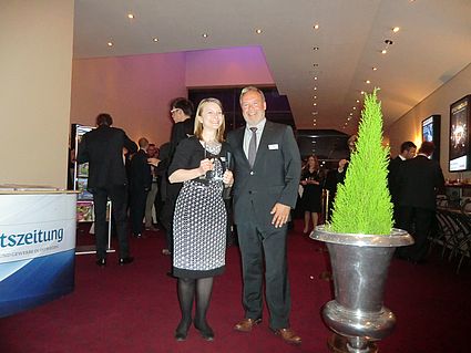 Prof. Dr. Bernt Mayer und Preisträgerin M.A. Simone Pfeifle