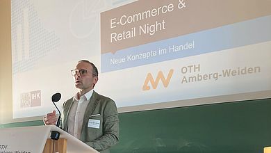 Dekan Prof. Dr. Marco Nirschl  eröffnete die 10. E-Commerce & Retail Night