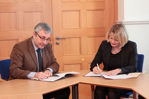 Hollatz und Klug unterschreiben Kooperationsvereinbarung