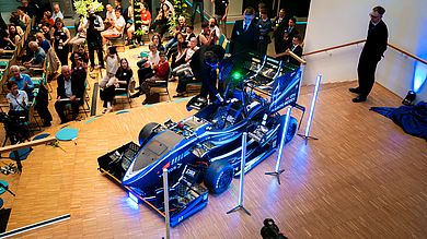 Der neue Rennwagen des Running Snail Racing Teams der OTH Amberg-Weiden ist vor allem auf Gewichtsreduktion, maximale Effizienz, Ausdauer und autonomes Fahren ausgelegt