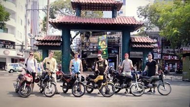 Filmgruppe mit Motorräder