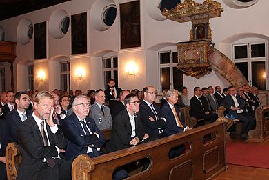 Festgäste im Saal