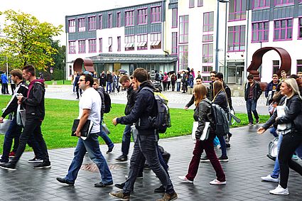 Erstsemesterstudierende am Campus Weiden